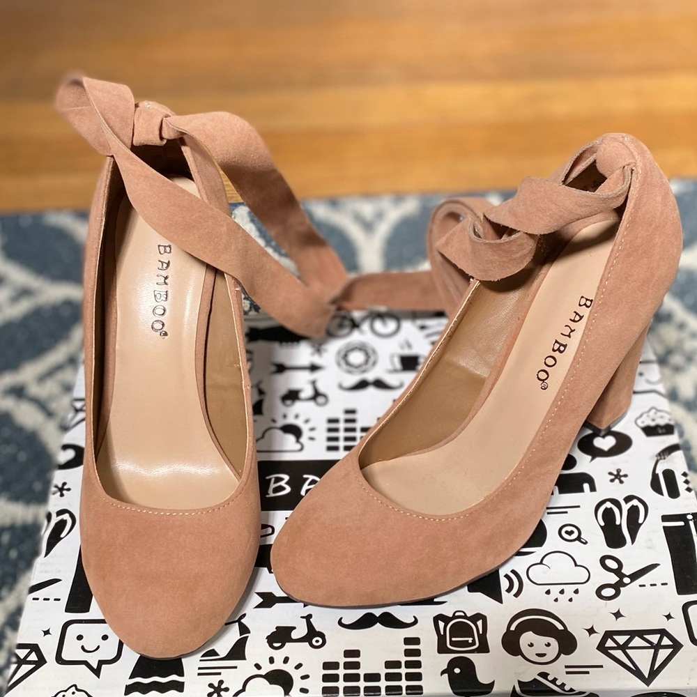 Never worn, excellent condition, Bamboo AMUSE-08S, size six, 4 in heel, camel